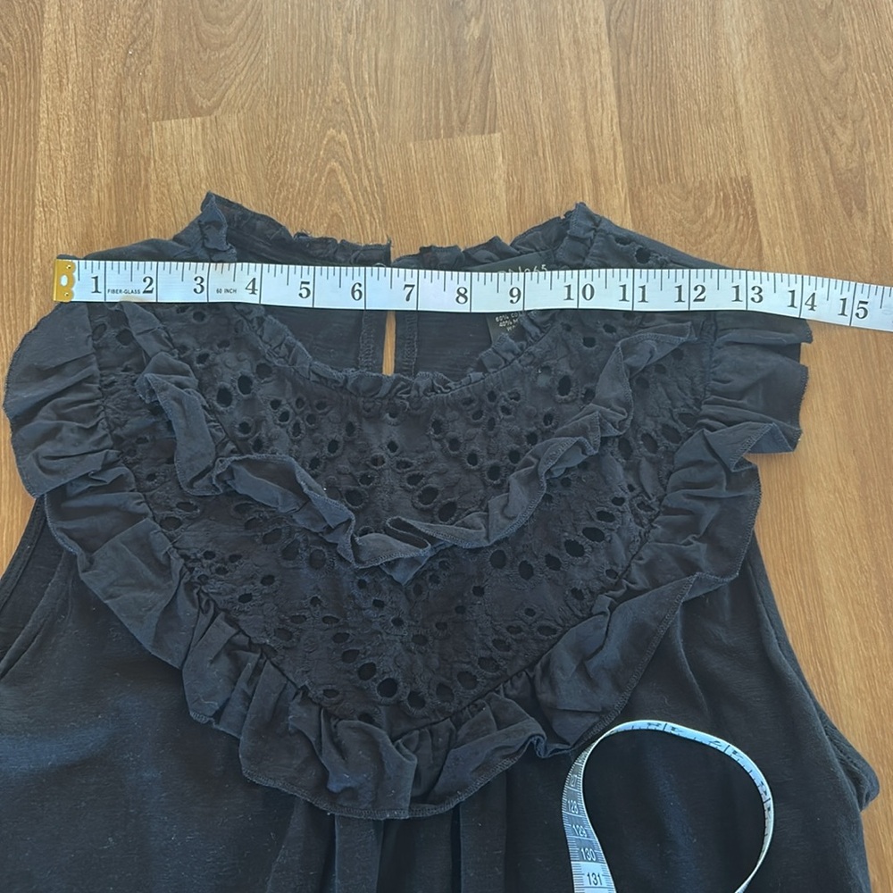 Elegant Black Sleeveless Top - Picture 7 of 10
